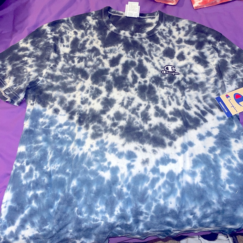 COPY - NWT Champion Unity Dye short sleeve T-shirt. Comfy & can be worn w/ anyt…
